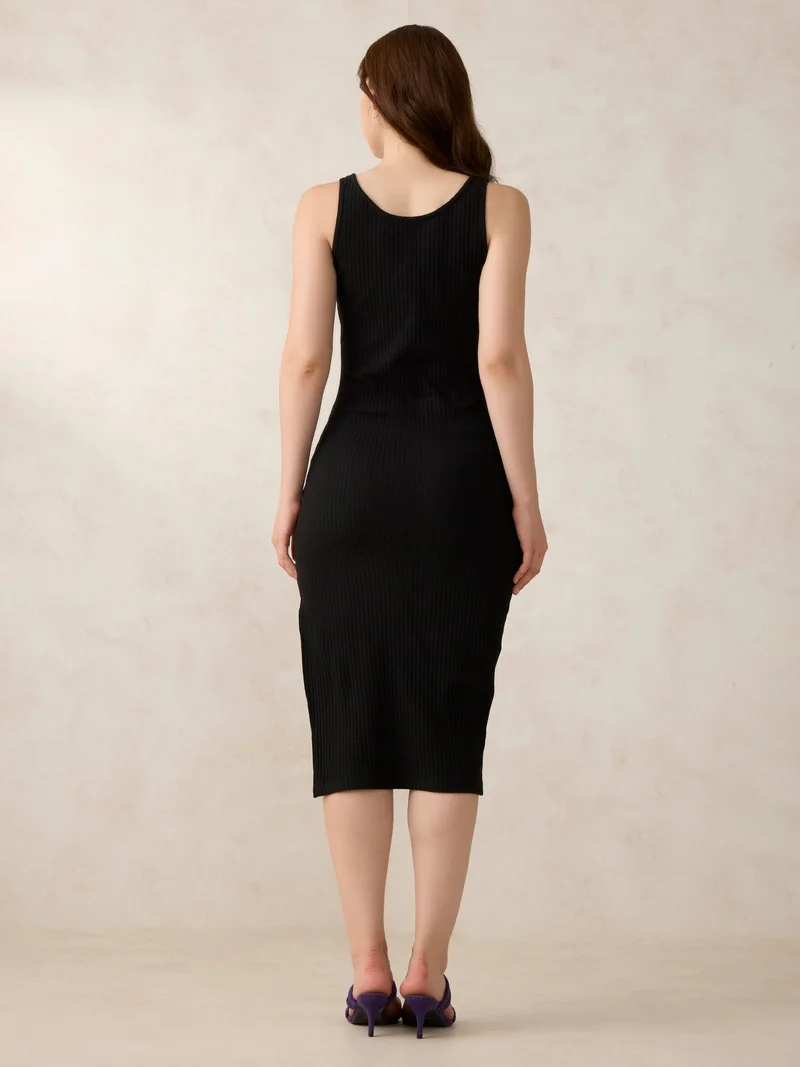 أوجيدر فستان أسود بفتحة صدر عميقة وفتحة جانبية